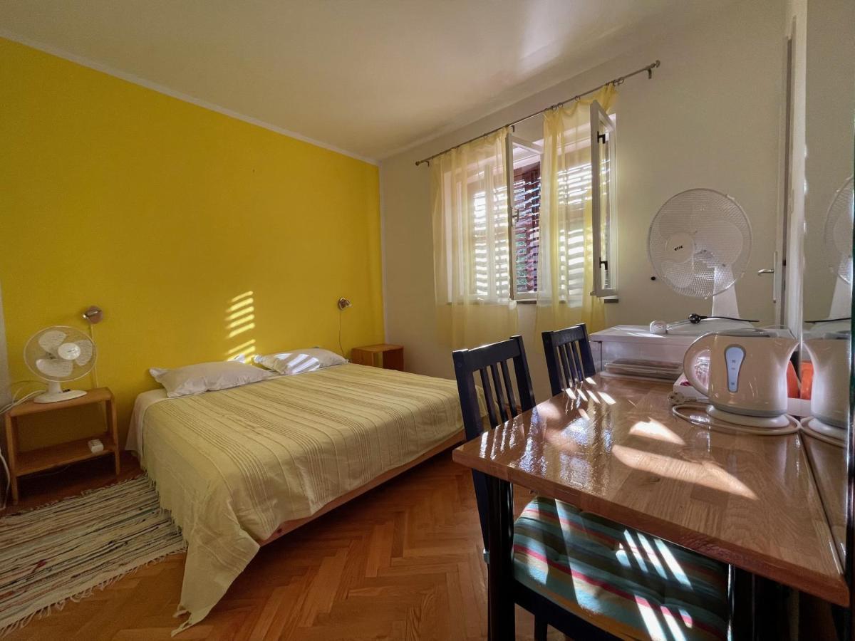 Hvar Guesthouse - Double Bedroom With Private Bathroom Jelsa  Exterior foto